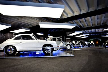 Kaiser-Franz-Josefs-Hoehe, car exhibition | © grossglockner.at/Eva Mrazek