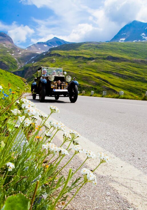 Grossglockner High Alpine Road, vintage car driveway | © grossglockner.at/Andreas Kolarik