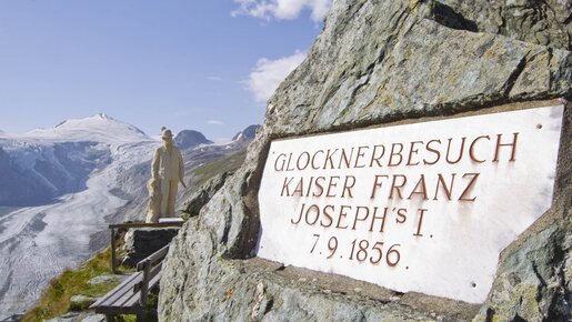 Grossglockner High Alpine Road, Kaiserstein with emperor statue | © grossglockner.at/Andreas Kolarik